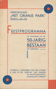 716414 Omslag (voorzijde) van het programmaboekje van het feestprogramma ter gelegenheid van het 50-jarig bestaan van ...